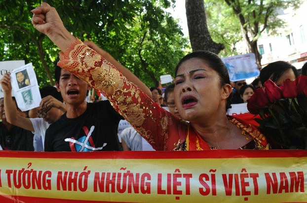 Photo of Bui Thi Minh Hang from 2011, from Radio Free Asia and AFP
