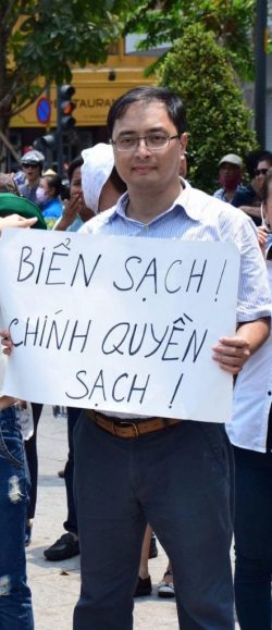 13131026_1701422800131497_5714575624639844699_o-442x1024-250x579