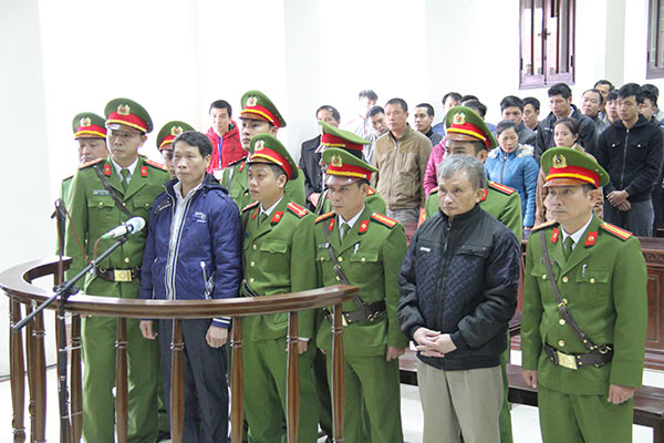Tran Anh Kim and Le Thanh Tung at Dec 2016 trial